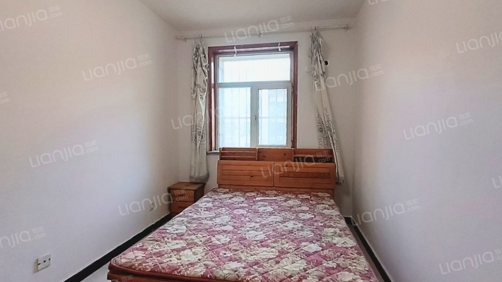 水岸花城，南北通透，户型方正，集中供暖。-卧室F