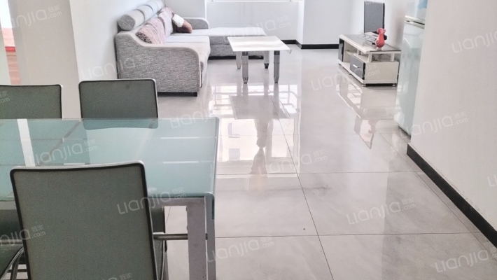 房子是水岸花城 目前优质的一套 业主诚意出售 中高层-客厅