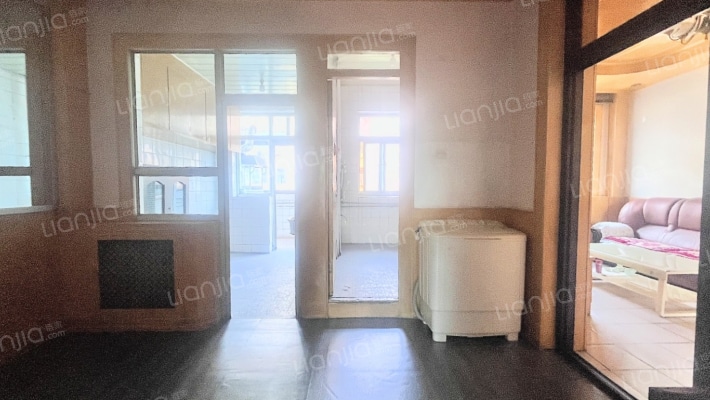 采光好，配套齐全，购物方便，交通便利。-餐厅