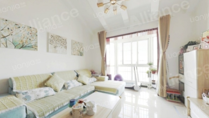 此房满五不唯一，配套设施齐全，交通便利，采光充足.-客厅