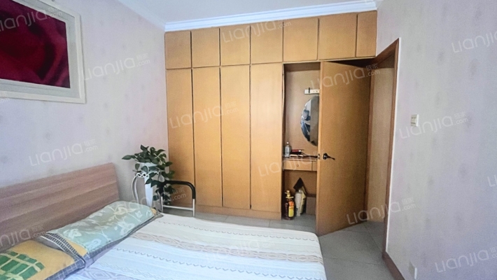 县府小区 一层 带车位 地下室-卧室A