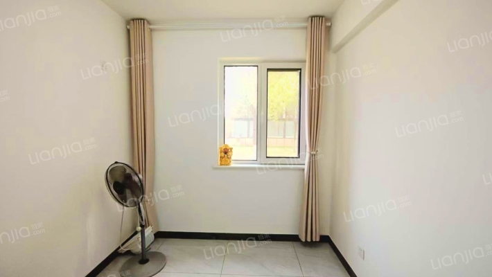 北京界三利中和城大三居双卫，户型好，离北京近的房。-卧室C