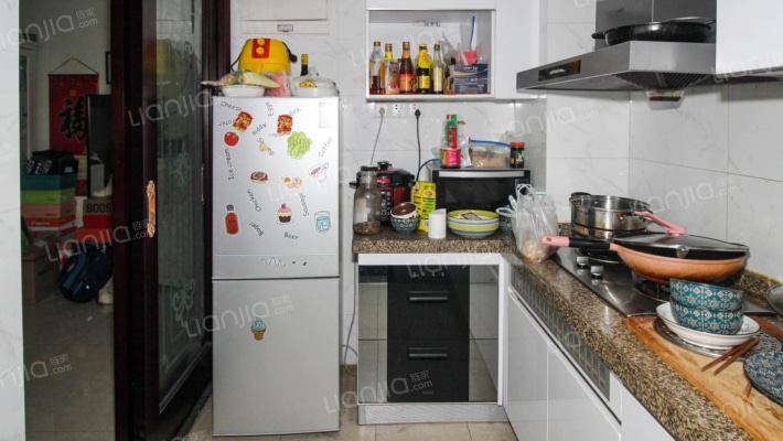 高品质小区  精装房  拎包入住-厨房