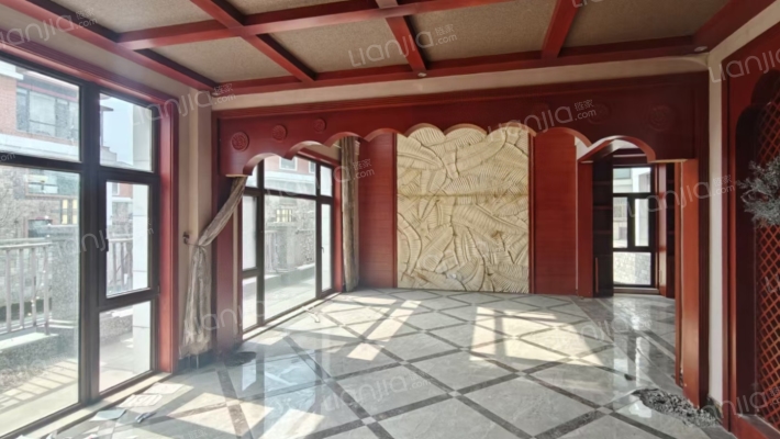 中拥蓝天下垅墅二手房实景图