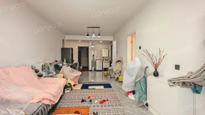 精装修好位置两居室  全天采光无遮挡-客厅