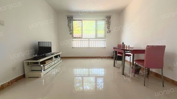 孝心楼层，户型优质，区位优势明显配套完善，出行便利-客厅