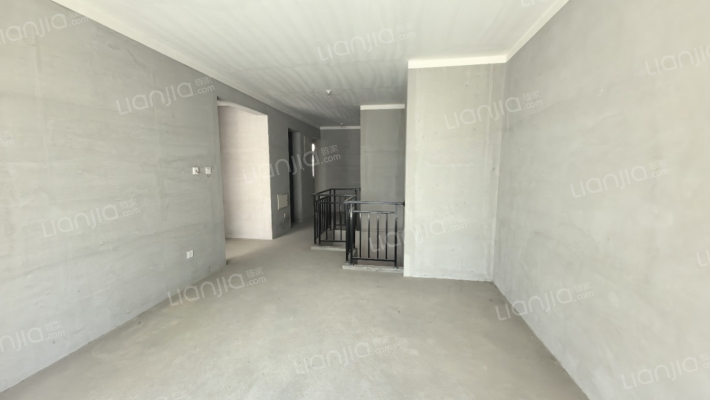 高铁华融现代城，一层带花园，外加50平左右下跃-客厅B