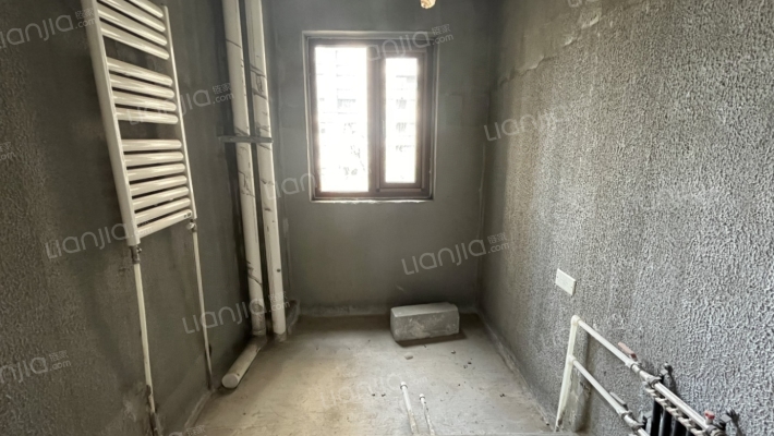 鸿坤理想尔湾别墅，下叠带院子，房本在手，业主急售-卫生间B