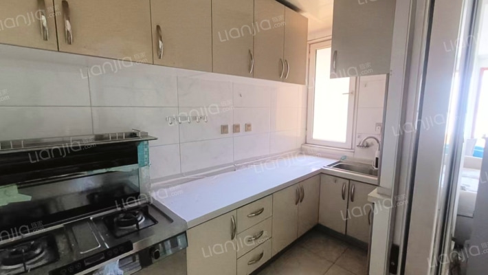 全阳户型正规两居室，中高层采光视线好-厨房