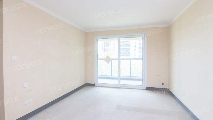 美的悦岚山东区二手房实景图