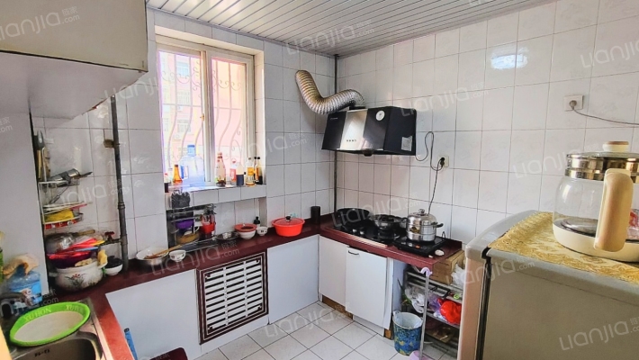 此房满五唯一，视野宽阔，采光充足，配套齐全-厨房