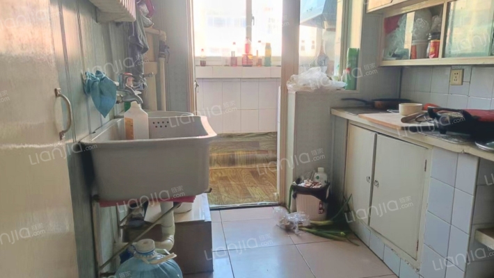 市区板楼 全南三居户型 好楼层 本满税低 业主急售-厨房