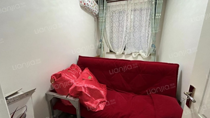 全阳小三居，自住标准，小区环境优美-卧室C