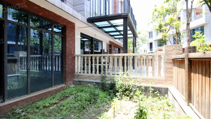 海棠蓝湾 精装两室 配套齐全  改善型居住住房-花园