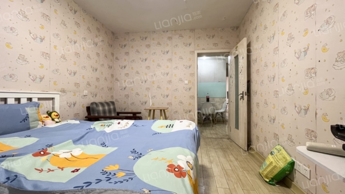 生活便利，出行方便，配套齐全，小区入住率高。-卧室A