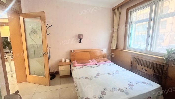 县府小区 一层 带车位 地下室-卧室B