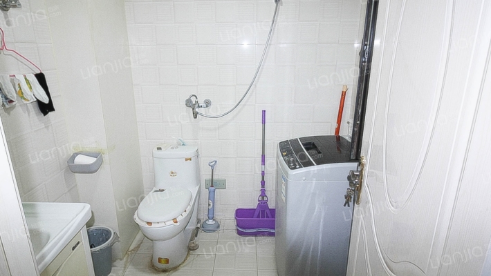 一居室 温馨简单装修 有房产证随时 看随时过户-卫生间