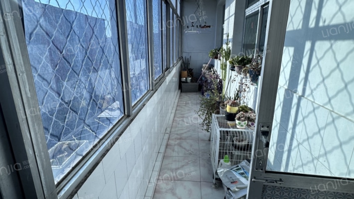 二康西侧，南北通透三居，次顶层，范阳路沿线-阳台