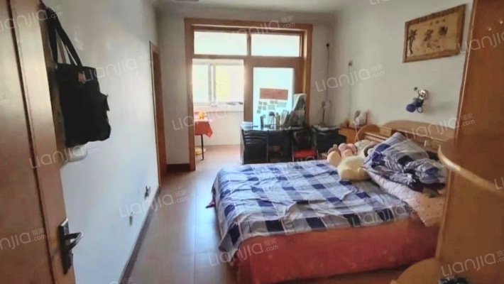 好房推荐 桃园区 板楼2层 南北通透大三居 带地下室-卧室A