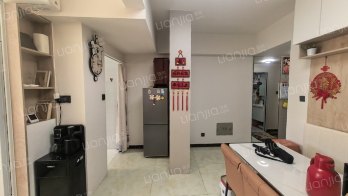 自住装修，二康旁，有电梯，配套齐全-门厅