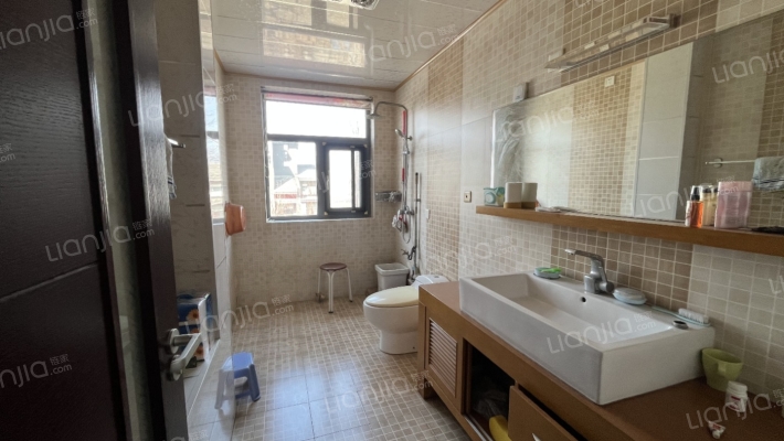 竹语堂 4室3厅 南 北-卫生间B