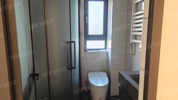 大社区 高绿化，配套齐全，北京公交直达小区。-淋浴间