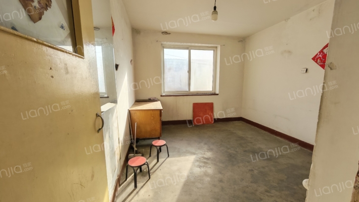 黎明小区 独门独院 二层小楼出售-客厅