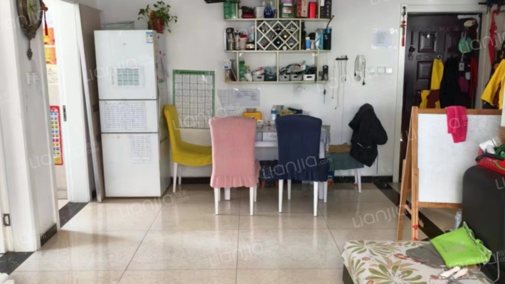 此房户型方正，采光充足， 交通便利，配套齐全-餐厅