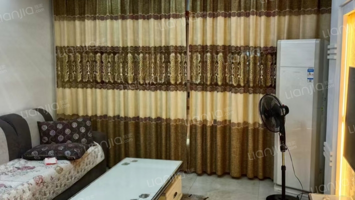 鸿福名苑二手房实景图