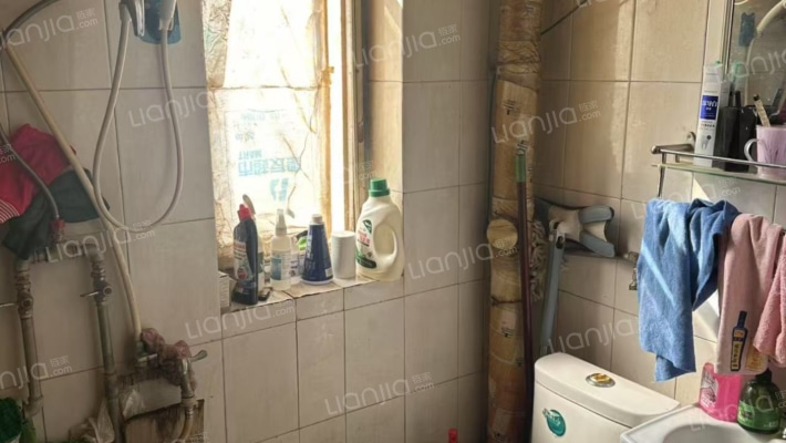 双塔明厨明卫 南北三居室 房本满五集中供暖-卫生间