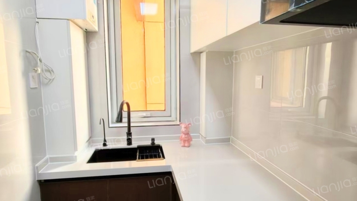 急售三利精装修两居，满二，价格美丽可小议-厨房