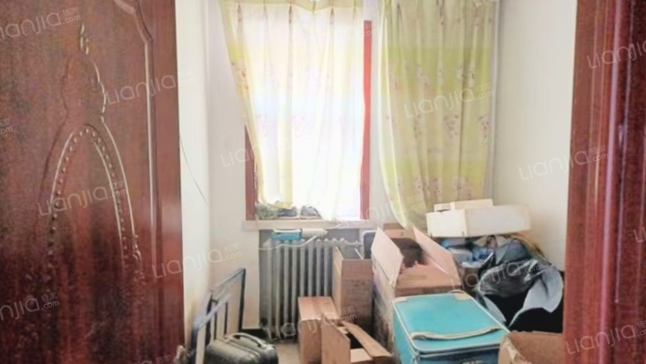 此房南北通透户型，采光好，社区停车方便-卧室A