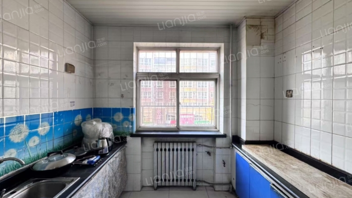 二康医院南侧新府阳光南北通透两居，带地下室-厨房