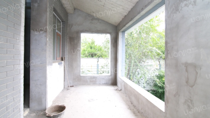 京港澳高速出口优质别墅，小区环境优雅，物业管理完善-阳台