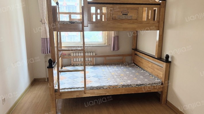 德新公园旁，精装修三居室，适合一家三代人居住。-卧室B