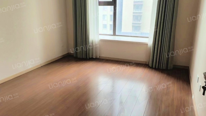 鸿坤F户型    精装修    中间楼层    随时看房-卧室A