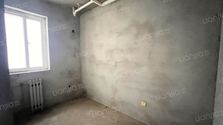 此房满五税费低一梯两户电梯房交通便利。5+6跃层-卧室A