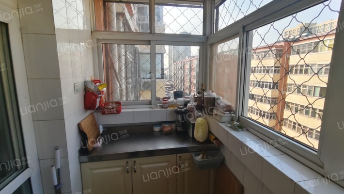 南北通透2居室，板楼中高层，集中供暖，二康南侧，-厨房