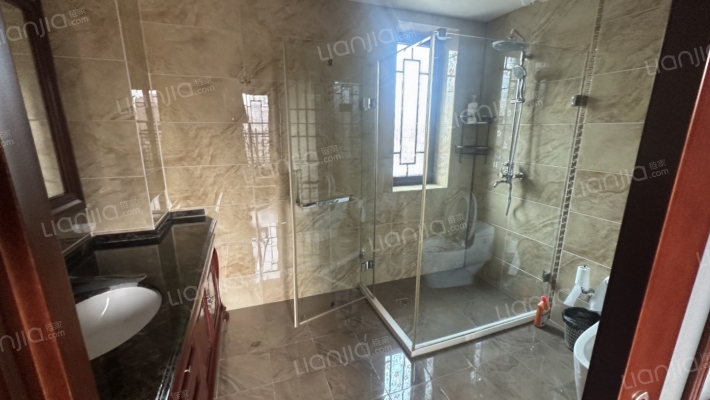 此房精装修，北京院子只有一栋精装.自住的独栋别墅。-卫生间B