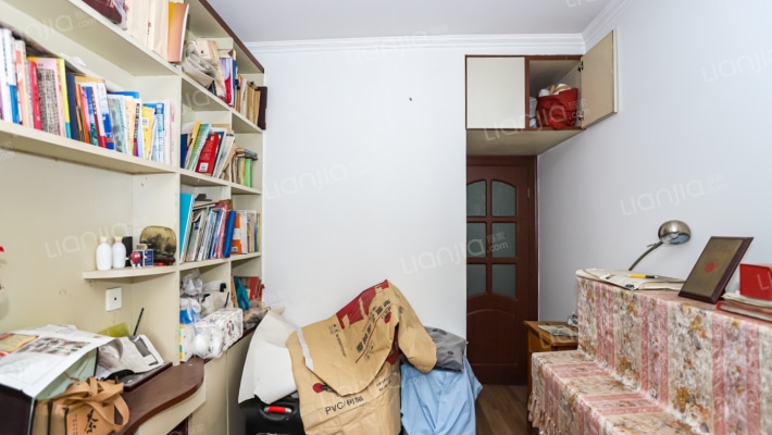 此房书香门第 三室两厅交通便利，小区环境干净舒适-卧室B
