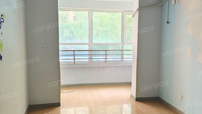 水岸花城好，房源环境好，交通便利。-卧室A