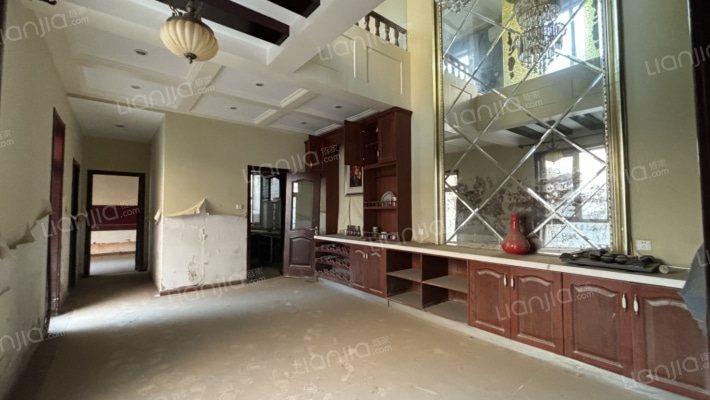 联排别墅，诚意出售，房本在手，随时过户.-餐厅