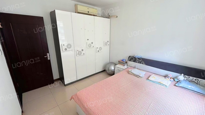 范阳路香港豪庭精装两居本满五唯一-卧室A