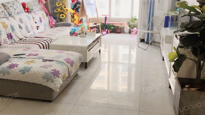 南北通透两居。精装修，拎包入住，房本满二。-客厅A