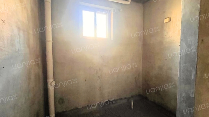 独栋别墅，带200多平大院子，户型好，宽敞通透-卫生间A