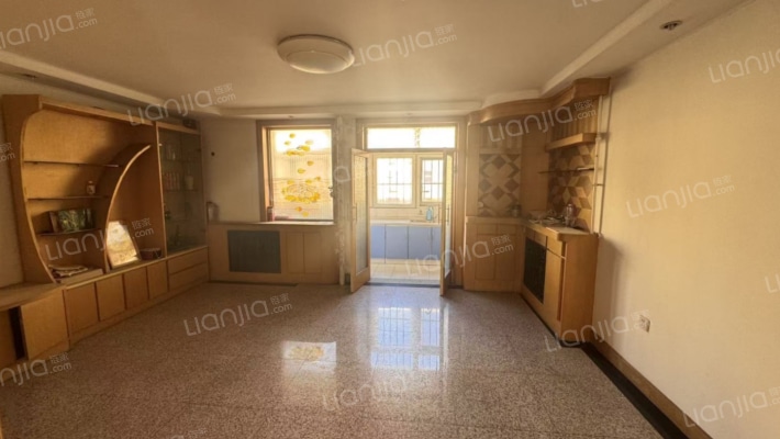 楼间距大，公摊小，集体供暖，居住舒适-餐厅