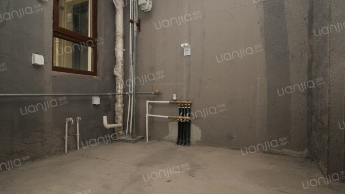 跃层有露天阳台，采光充足，视野宽阔，交通便利。-厨房