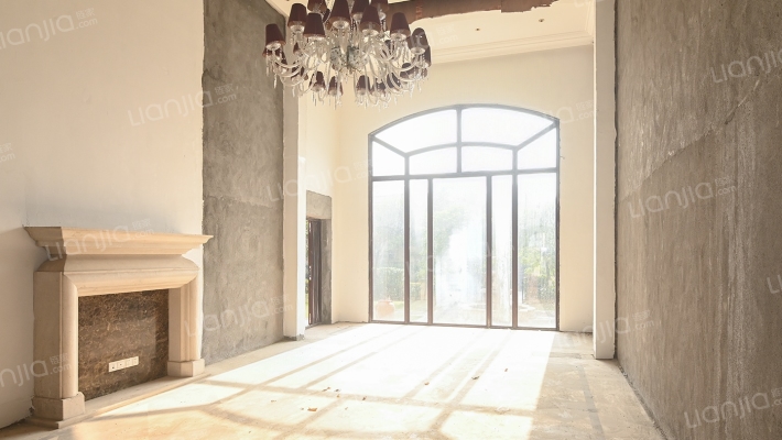 御湖半山二手房实景图