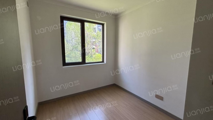 位置好，客厅6米宽，三阳开泰户型，双明卫，全天采光-卧室B