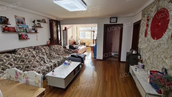 此房满五唯一，视野宽阔，采光充足，配套齐全-客厅